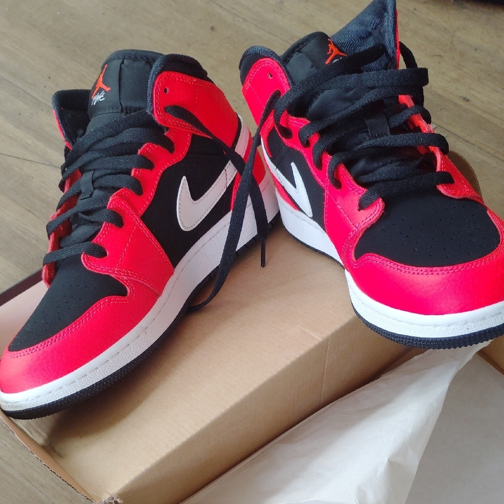 Air Jordan 1 Mid Infared Sneakers Size 7y Which  Converts To A Woman 8.5